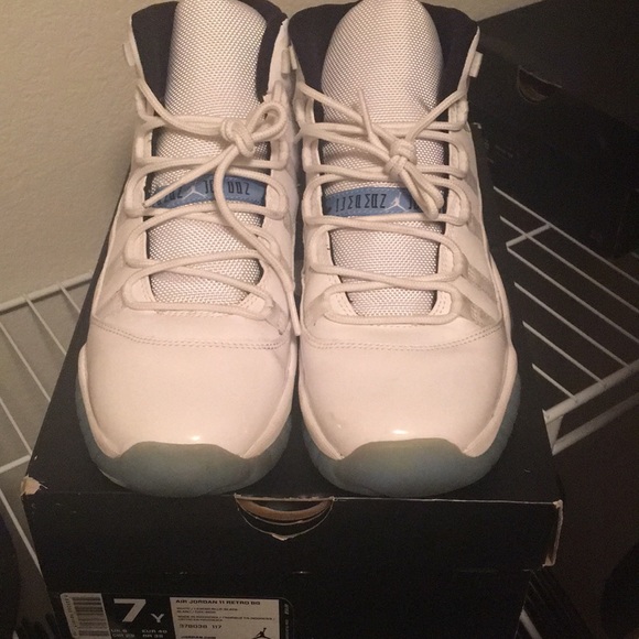 Retro 11 - Picture 1 of 4